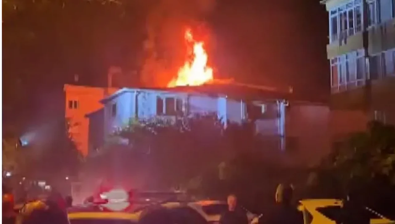 Sarıyer’de Anaokulunda Çatı Yangını: İki Kişi Dumandan Etkilendi