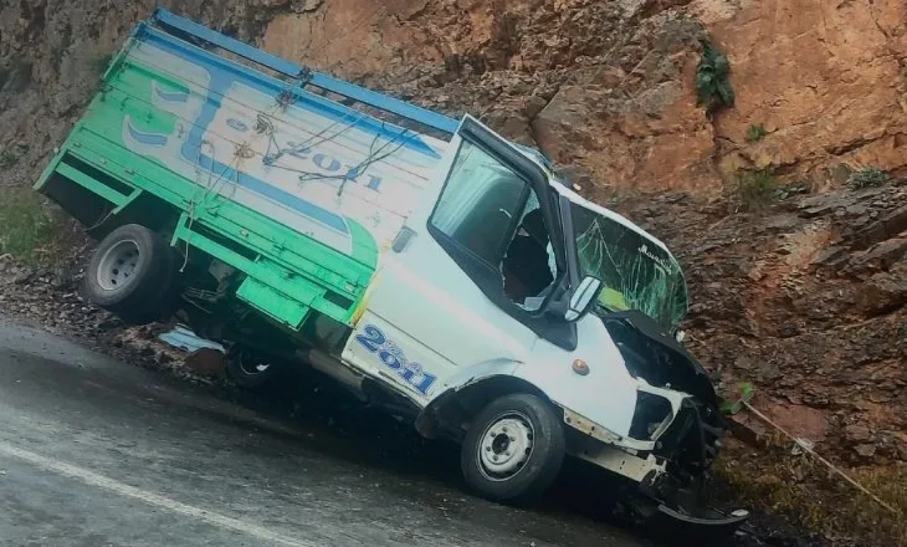 Hakkari-Şırnak Yolunda Can Pazarı! Yağmur Kazayı Getirdi: 1 Ölü