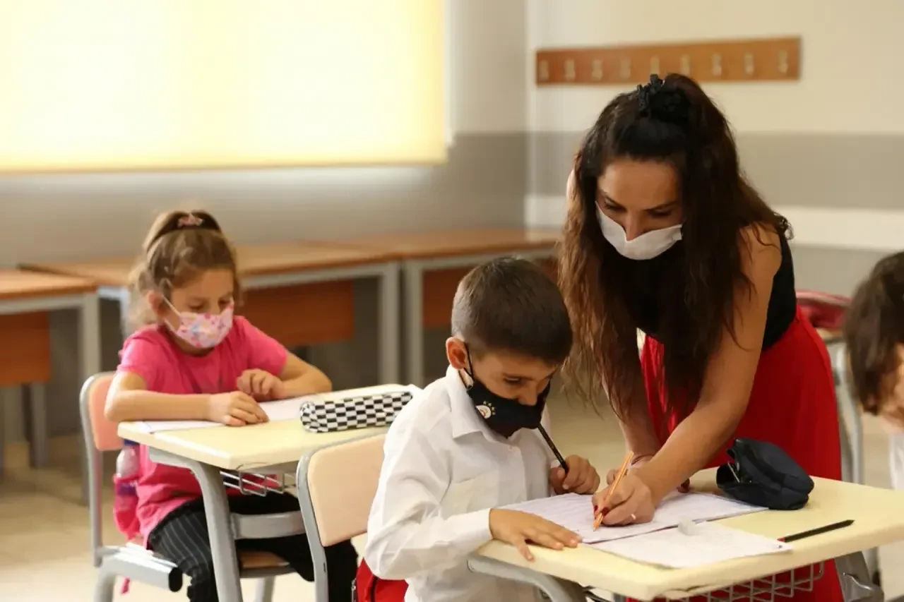 Öğretmenlerin il içi yer değiştirme başvuruları için son tarih! Sıra kaydı uygulaması neleri değiştirecek?
