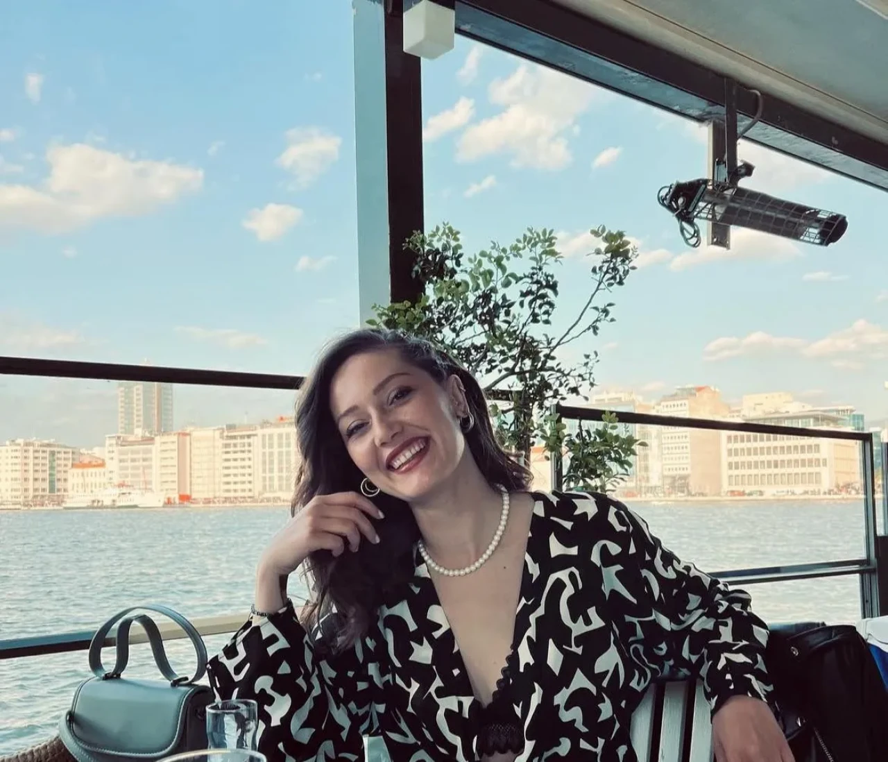 Duygu Arabacıoğlu Kimdir, Aslen Nereli, Kaç Yaşında, Mesleği Nedir, Bülent Şakrak ile Sevgili mi?