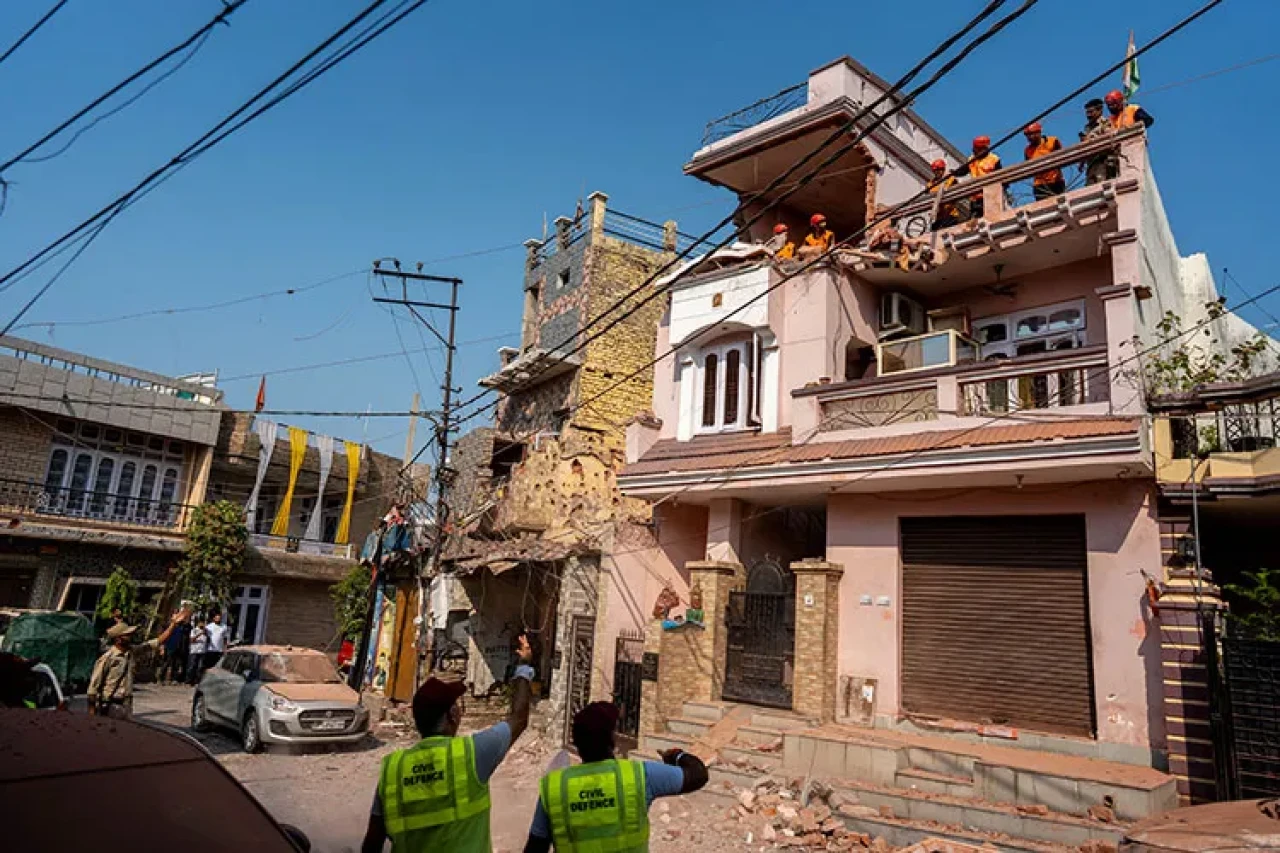 Güney Asya'da Gerilim Tırmanıyor: Pakistan-Hindistan Arasında Karşılıklı Füze Saldırıları
