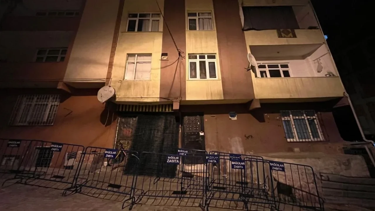 İstanbul Bağcılar’da Şok Eden Toprak Kayması! 5 Katlı Bina Boşaltıldı