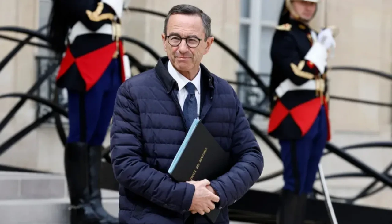 Fransa’da Vatandaşlığa Yeni Engel: Dil, İş ve Uyum Şartı