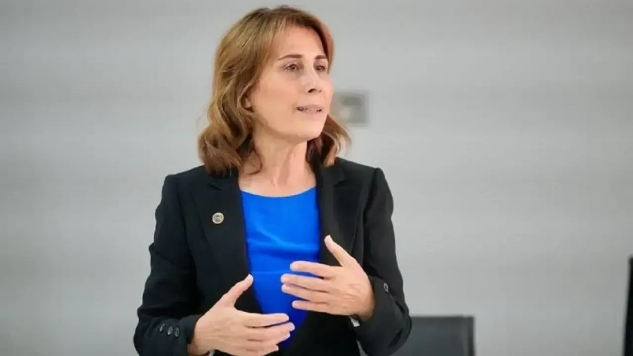 Oya Tekin Kimdir, Aslen Nereli, Kaç Yaşında, Alevi mi? Seyhan Belediye Başkanı hakkında son dakika gelişmeleri