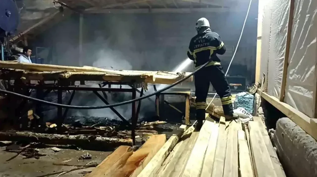 Burdur’da Hizar Atölyesinde Gece Yarısı Yangını Paniği