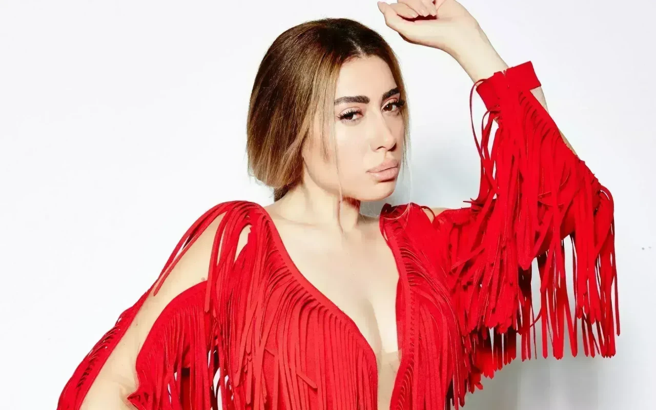 Nil Karataş Kimdir? Kiminle Sevgili, Kaç Yaşında, Nereli, Mesleği Ne, İşte Hayatı ve Müzik Kariyerine Dair Tüm Detaylar?