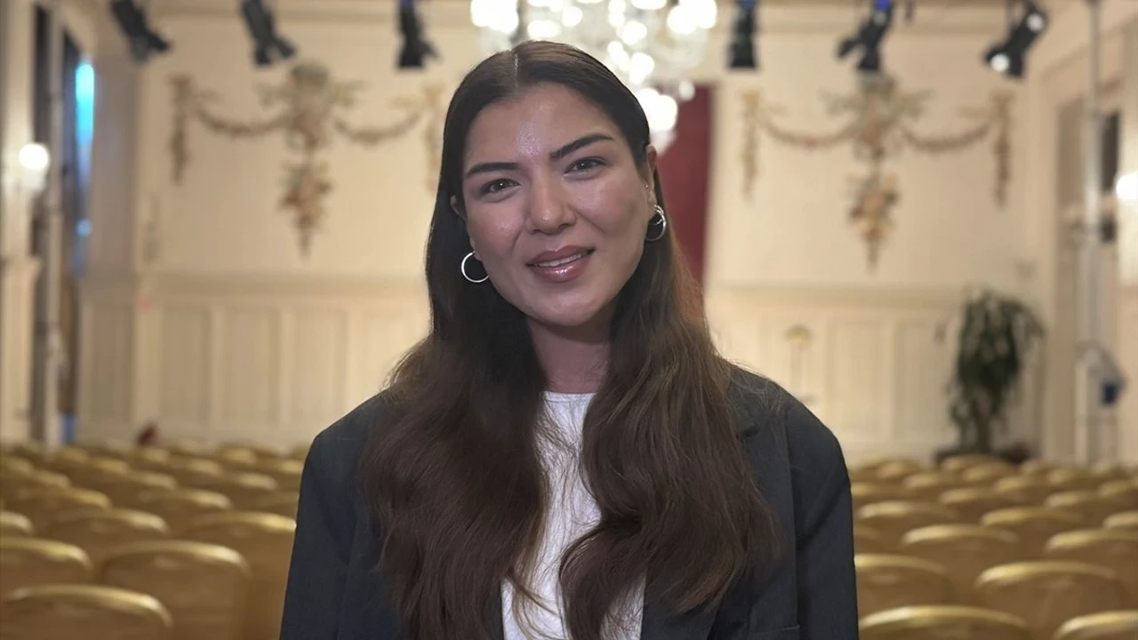 "Vişne Bahçesi" Tarihle Buluşuyor: Pera Palace'ta Rusça Tiyatro Akşamı