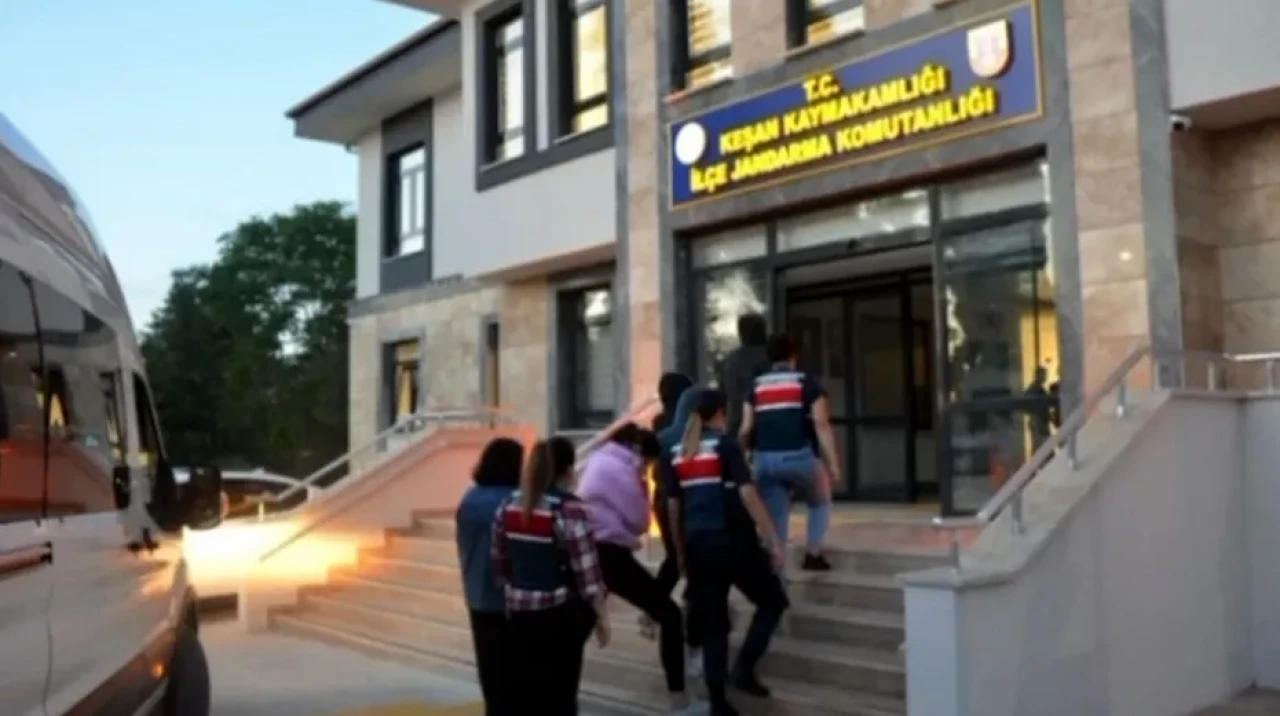 Edirne ve Kırklareli'de Fuhuş Baskını: 7 Gözaltı, 11 Kadın Kurtarıldı