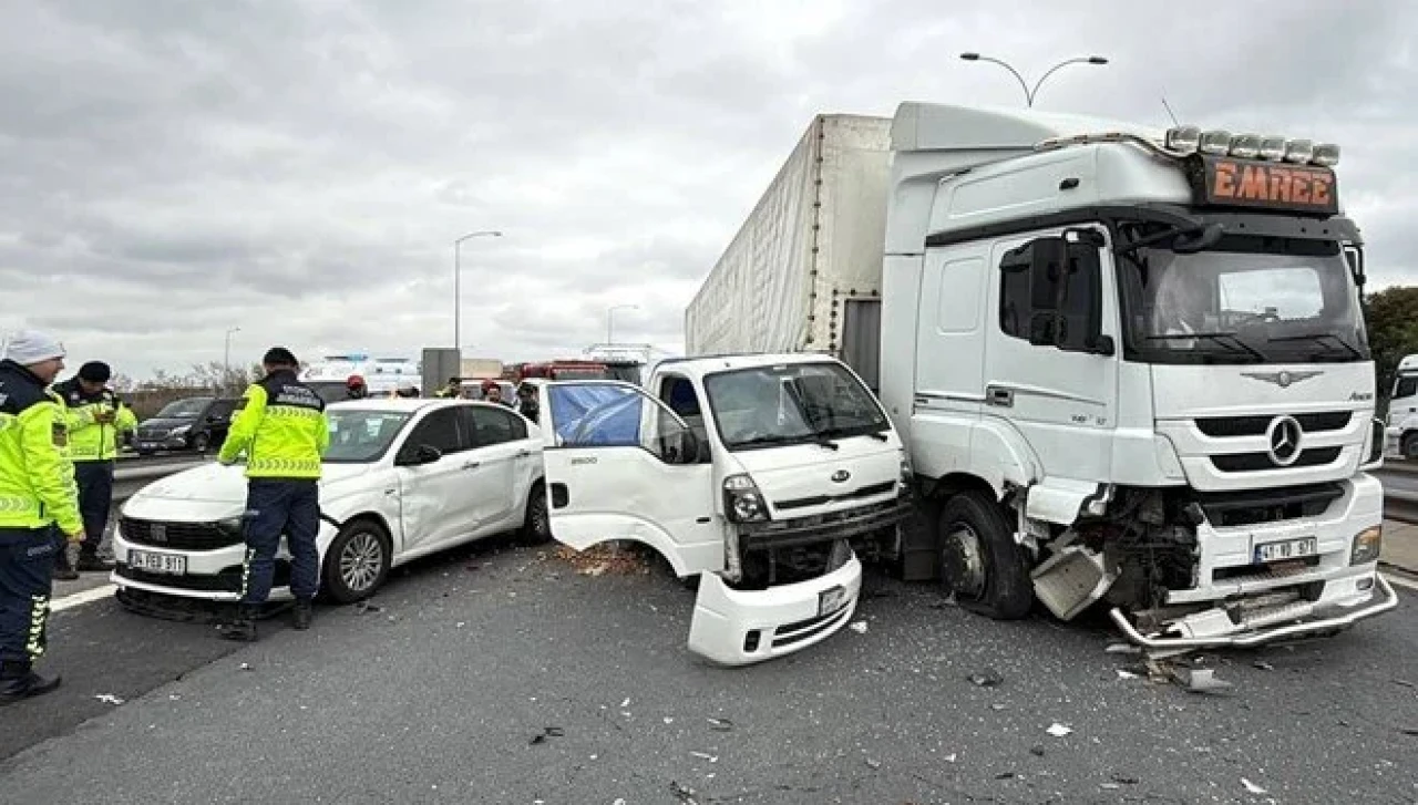 TEM'de Zincirleme Kaza! Avcılar’da Trafik Felç Oldu
