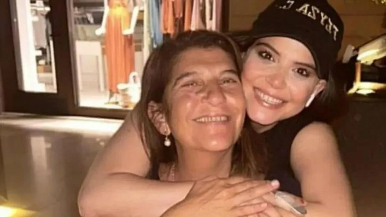 Feyza Civelek Annesi ve Babası Kimdir? Kızılcık Şerbeti’nin Nilay’ın Asıl Ailesi, Kardeşleri Kim?