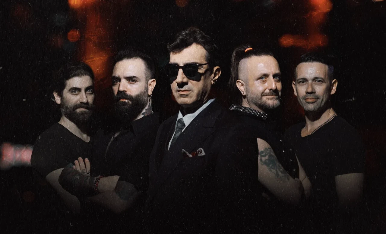 Ayna'dan Türkiye Turnesi: Mayıs Ayında 14 Şehirde Coşku Doruğa Çıkacak!