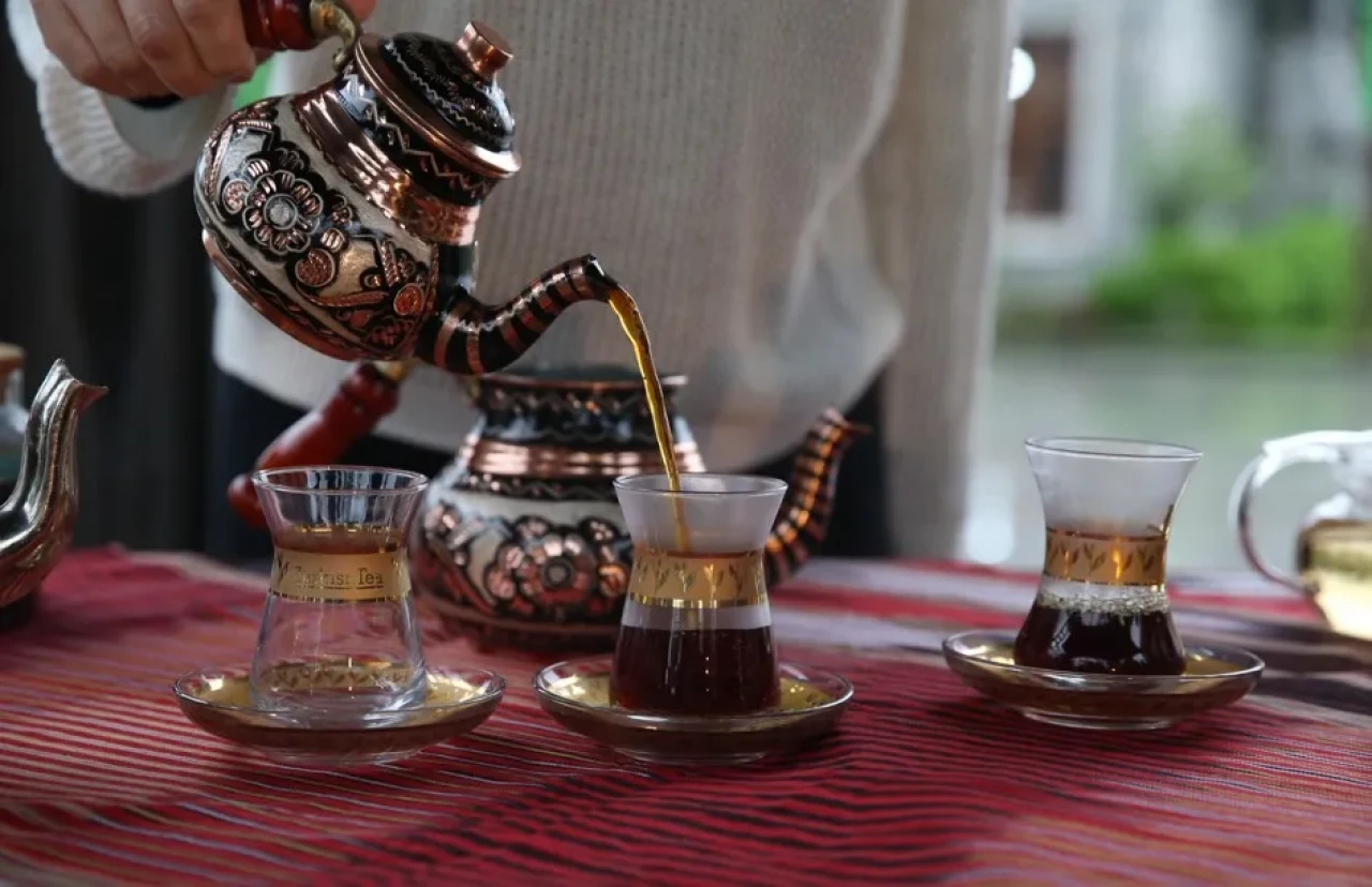 Türk Çayı Demleme Yarışmasını Kim Kazandı? Japon ‘Demleme Ustası’ Rize’de Çay Demledi