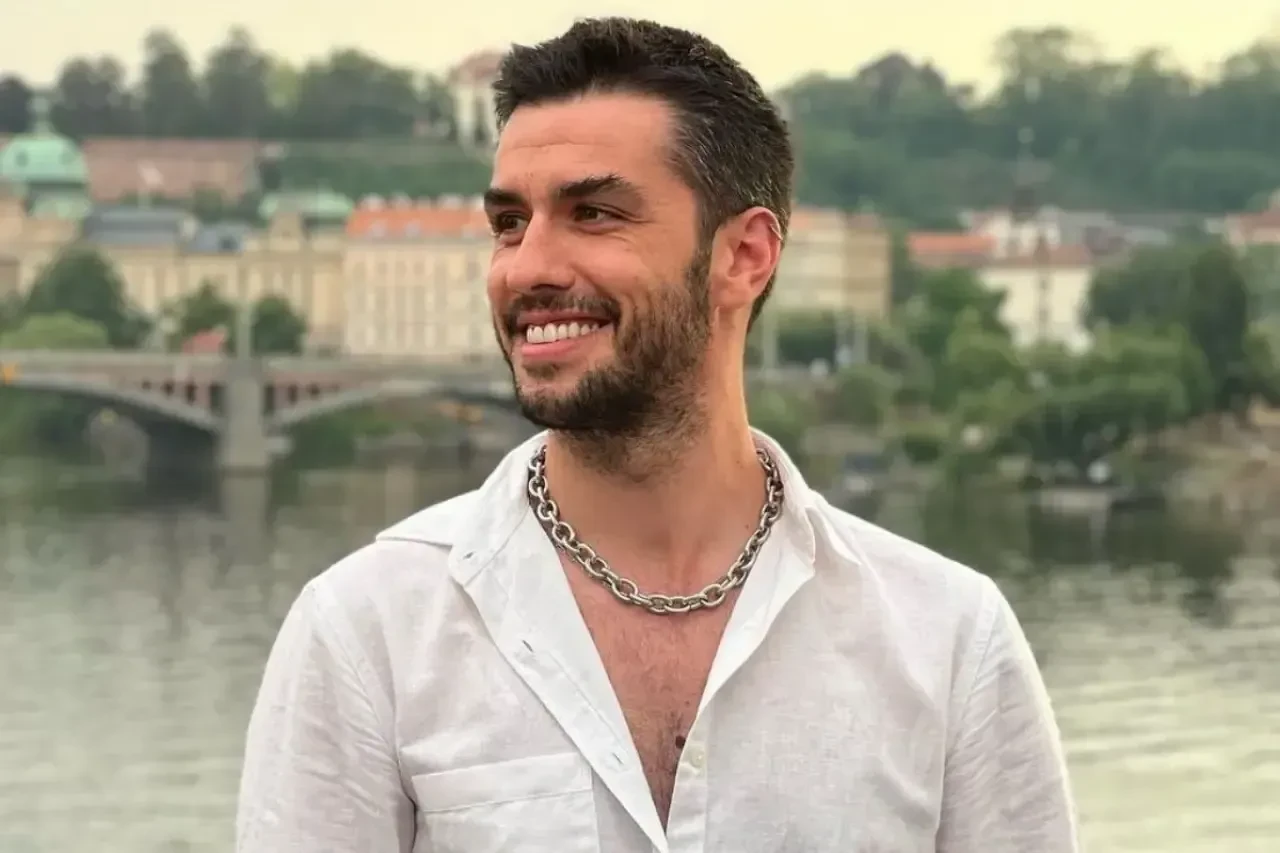 Aras Aydın Kimdir, Aslen Nereli, Kaç Yaşında, Kiminle Evli? Dizileri? İşte Merak Edilen Tüm Detaylar