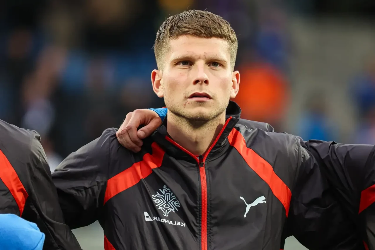 Logi Tomasson Hangi Takımda Forma Giyiyor, Piyasa Değeri, Bonservisi Kimde, Sakatlığı Var mı? Kariyerine Dair Bilgiler