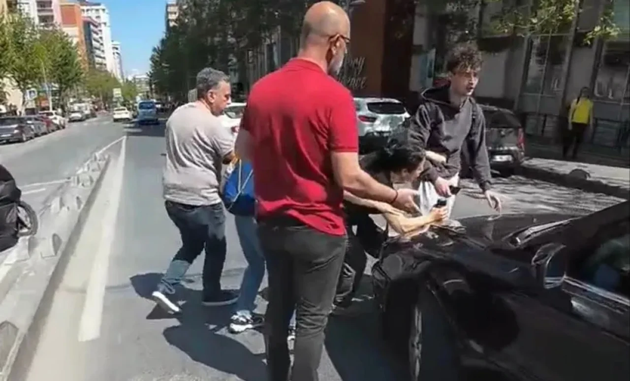 Esenyurt’ta Yaya Geçidinde Tekmeli Saldırı