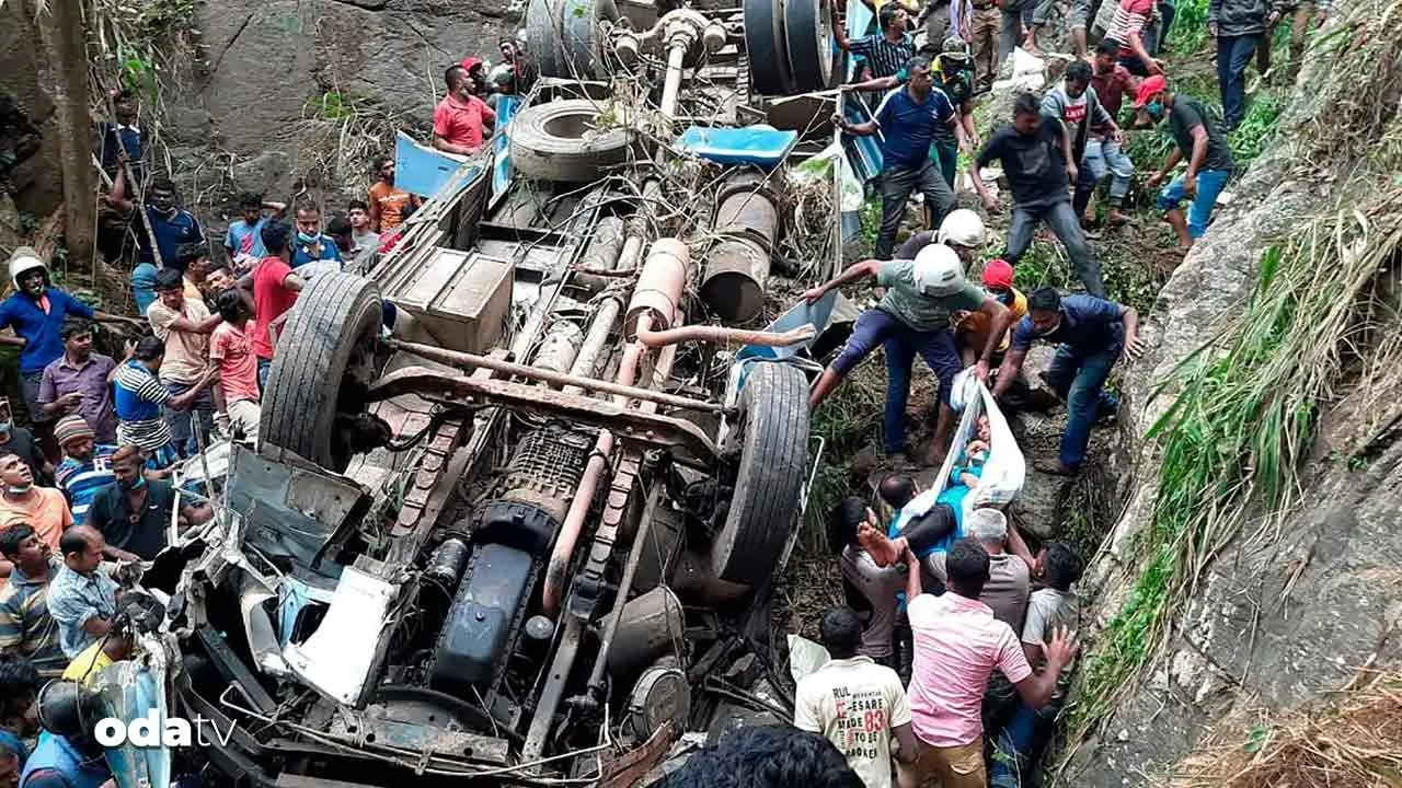 Sri Lanka’da Facia: Otobüs Uçuruma Yuvarlandı, 20 Ölü