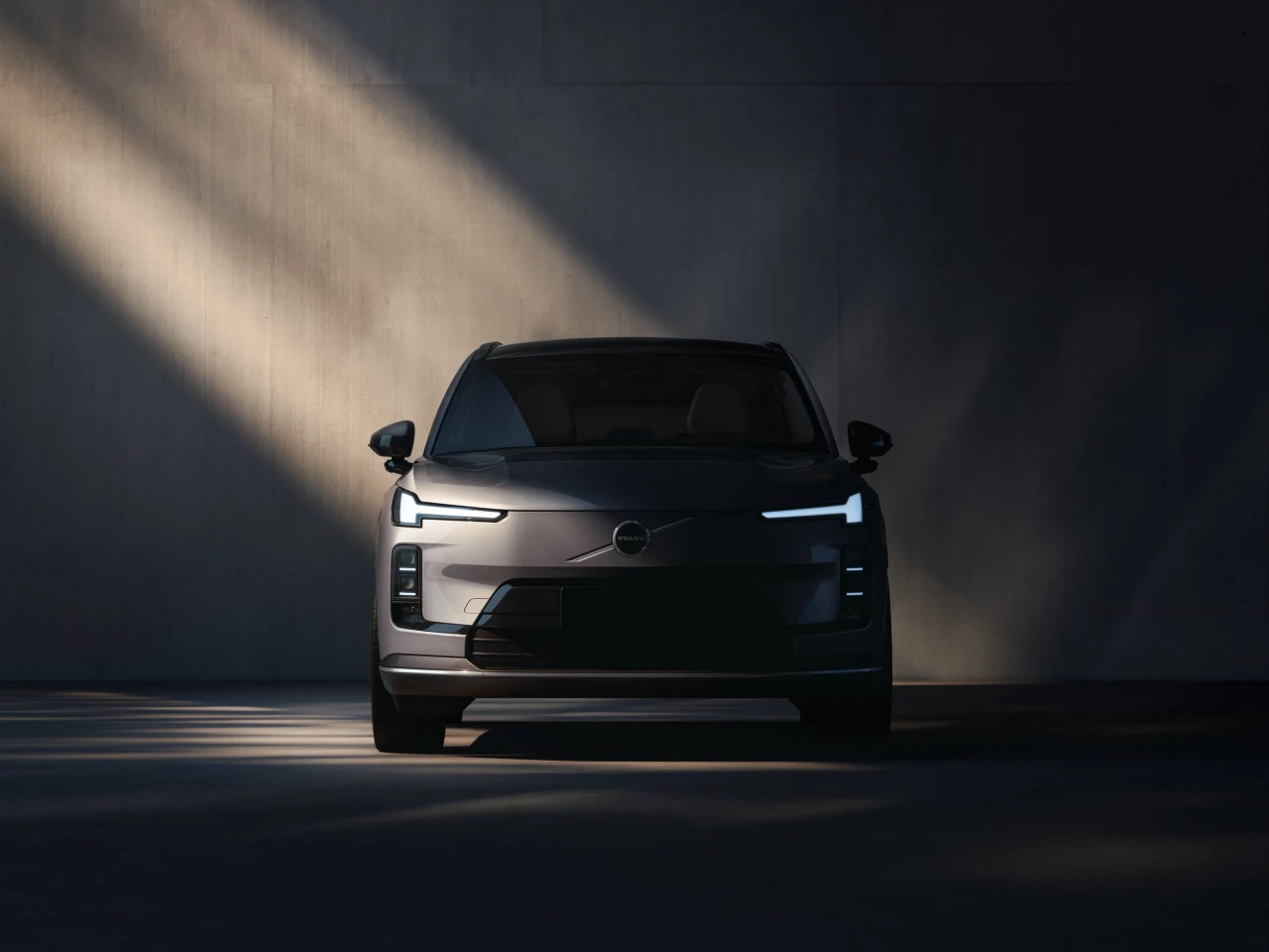 Volvo XC70 geri dönüyor: Şarj edilebilir hibrit SUV 180 km menzil