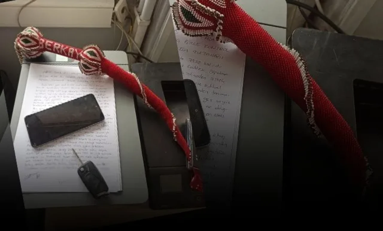 Bayraklı’da Film Gibi Rehine Operasyonu! Araçtan Atladı, Kırbaçla Dövüldü!