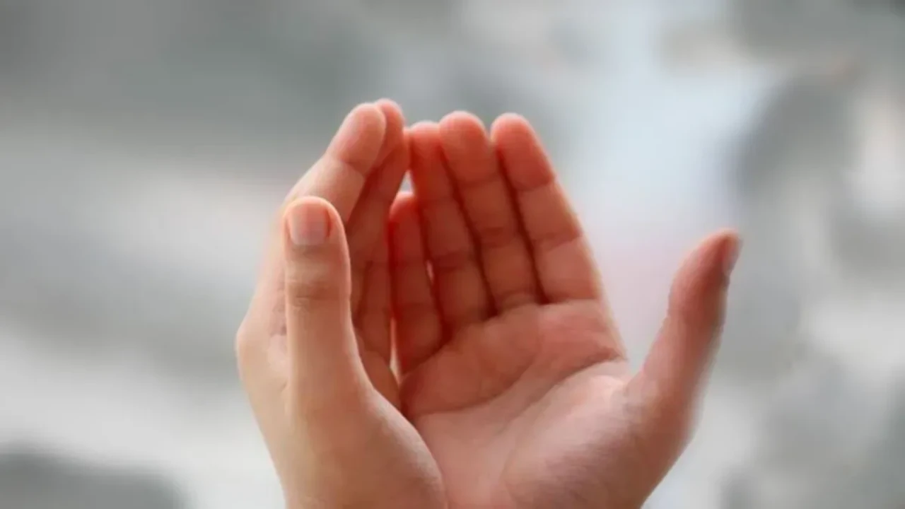 Çaresizlik anında okunacak en etkili dua hangisidir? İşte milyonların kalbine dokunan dua