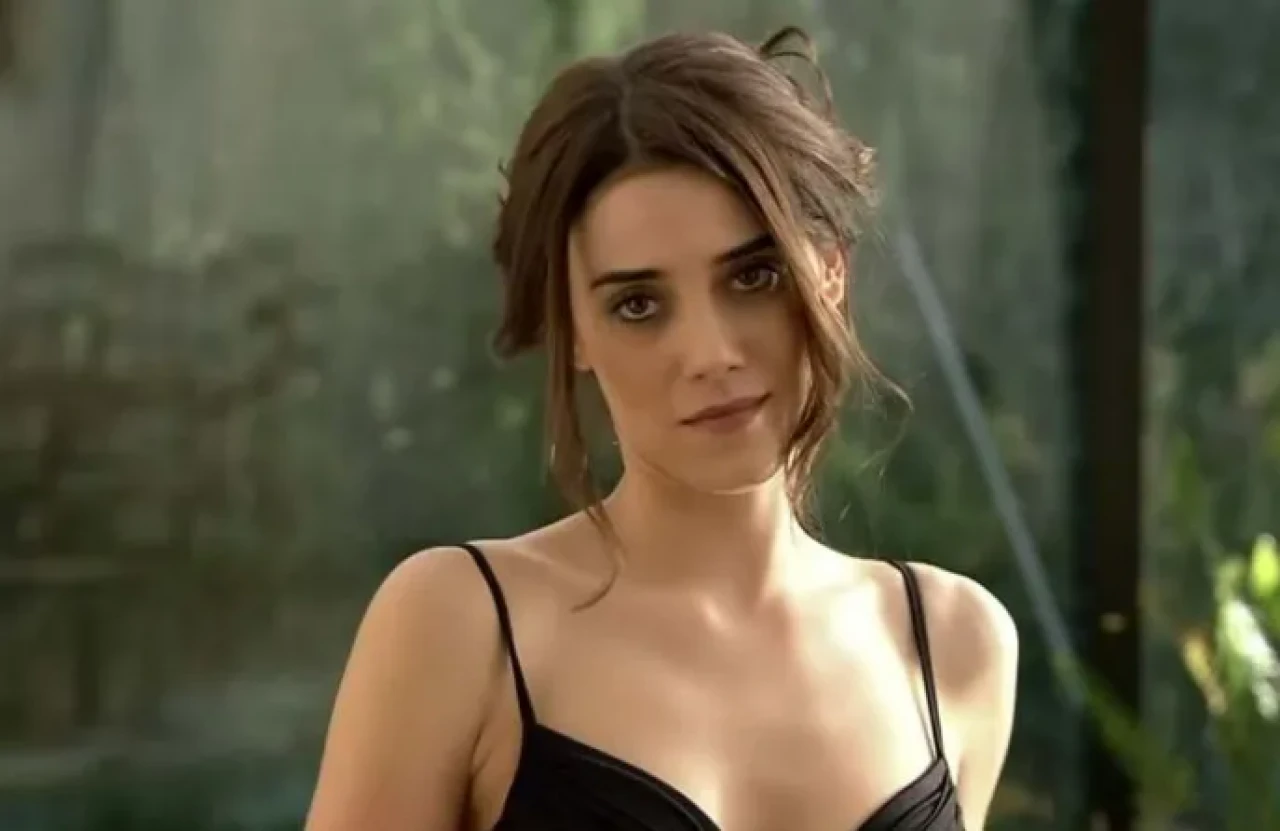 Cansu Dere kiminle sevgili, kim eşi, evli mi, daha önce evlendi mi, burcu nedir? İşte özel hayatı