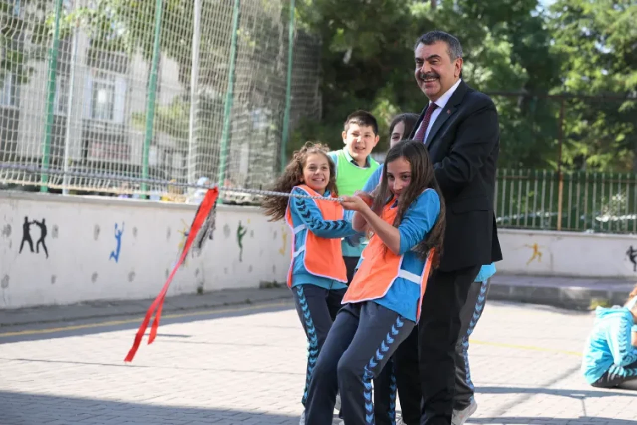 Eğitimde geleneksel oyun ve yapay zekâ buluşması