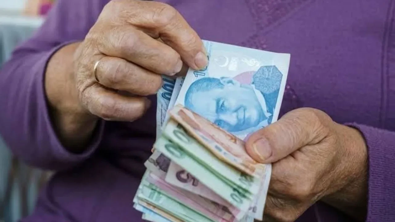 AK Parti içerisinden aldığı kulisi canlı yayında verdi! Emekliye okkalı zam geliyor