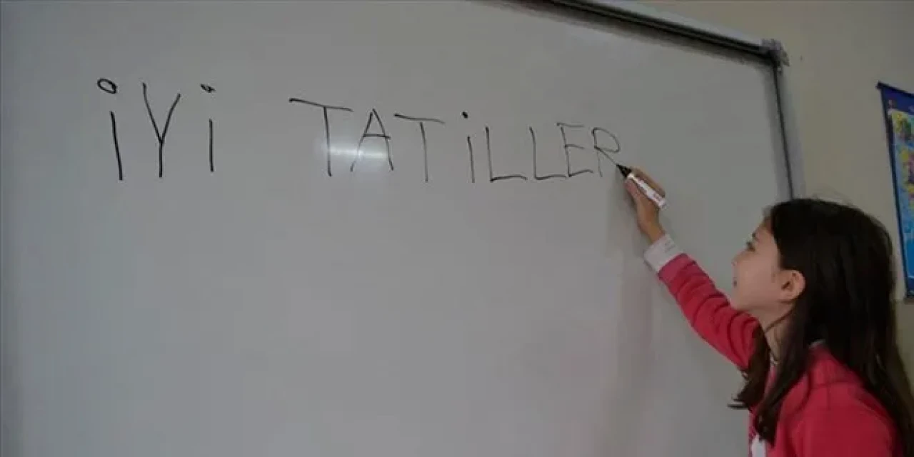 Karne heyecanı başladı: 20 Milyon öğrenci yaz tatiline giriyor