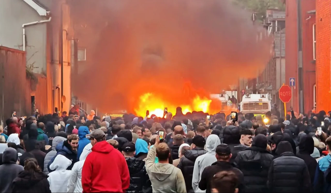 Göçmen karşıtı protestolar kontrolden çıktı!