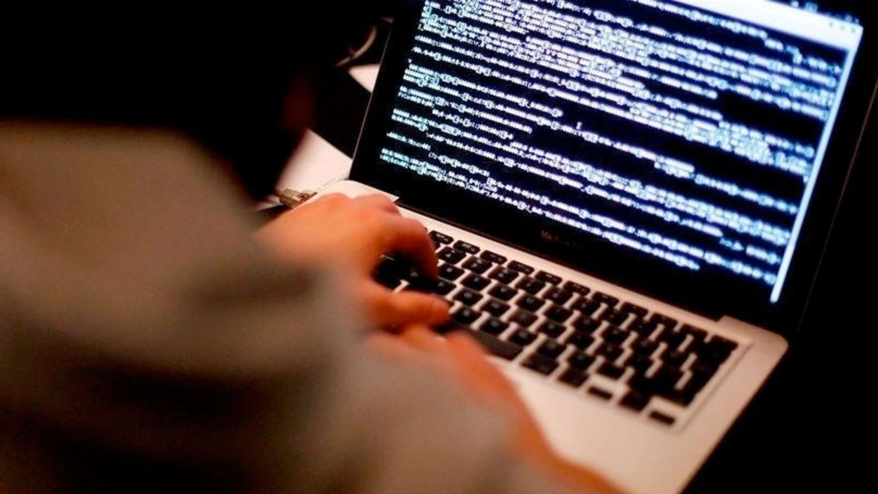 İran’da Siber Alarm: İnternet Yavaşladı, Bankalar Hedefte