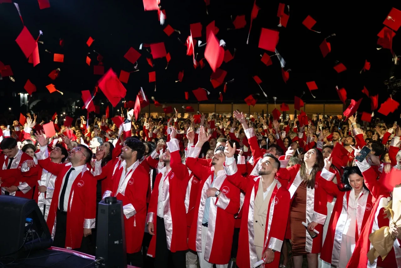 Antalya Belek Üniversitesi’nde mezuniyet töreni bayram havasında geçti!