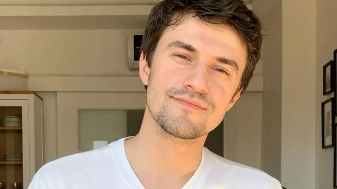 Madrigal Ceyhun Karakaş Kimdir, Aslen Nereli, Kaç Yaşında, Boyu ve Burcu? İşte Hayatı ve Kariyeri