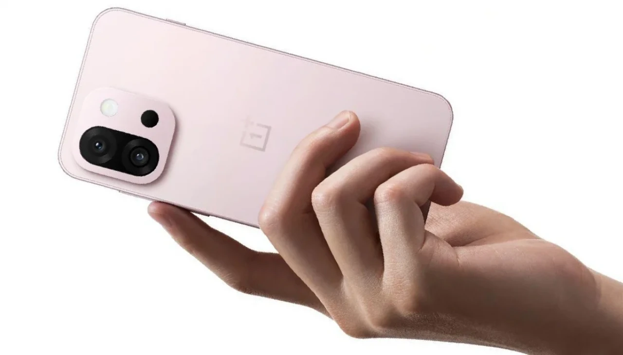 Küçük ama dev! OnePlus 13s tanıtıldı: Galaxy S25 Ultra ve iPhone 16 Pro Max’e meydan okuyor