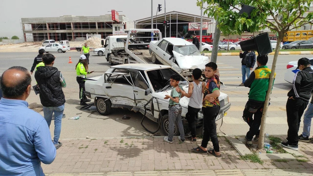 Şanlıurfa'da Trafik Kazası: Birecik'te Yaralılar Hastaneye Kaldırıldı