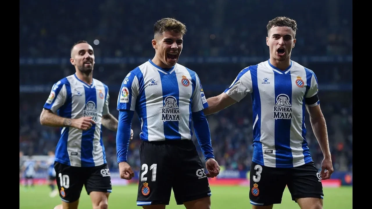 Serdar Adalı o golcü için İspanya'ya gitti! Beşiktaş transferi bitirmek üzere