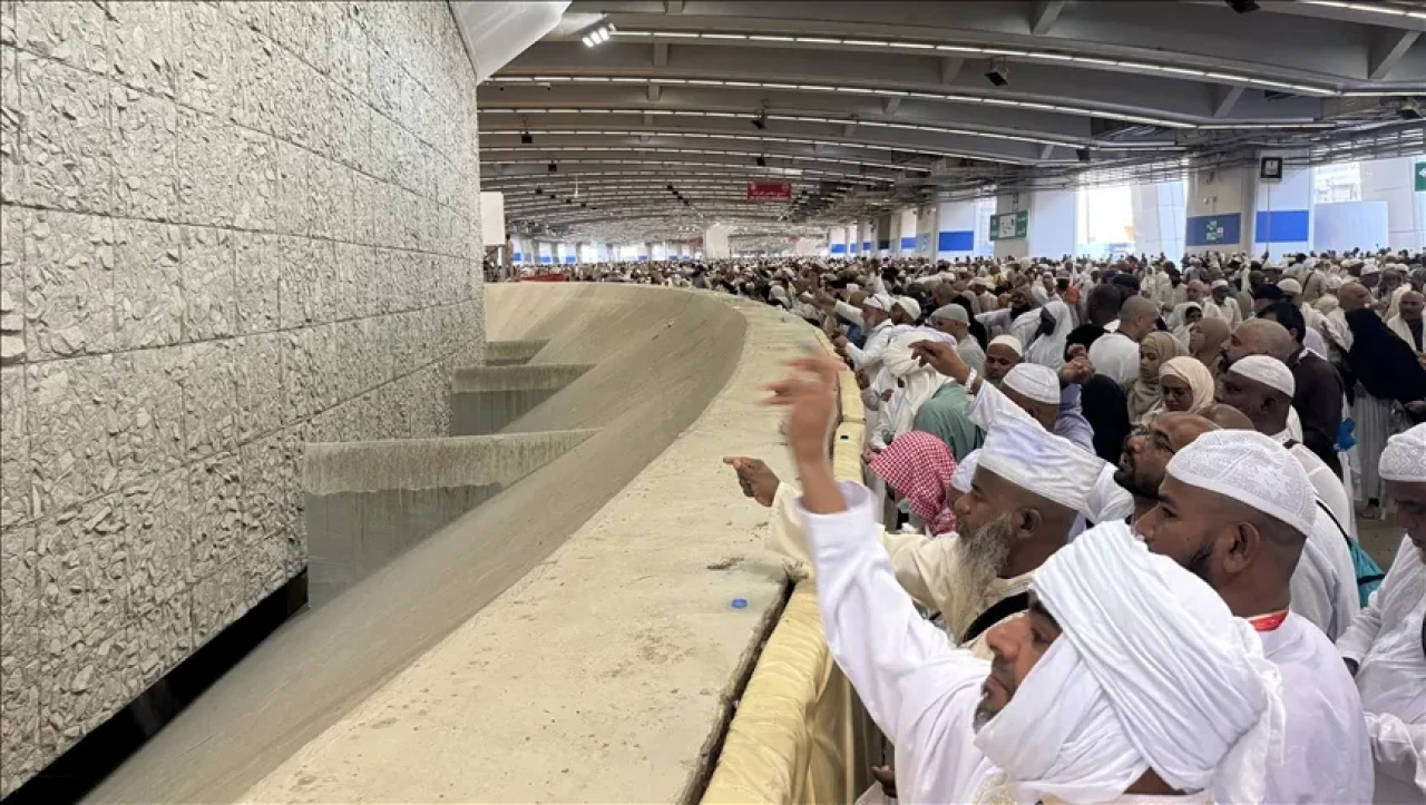 Cemerat’ta Yoğunluk: Hacılar Taşlamaya Devam Ediyor
