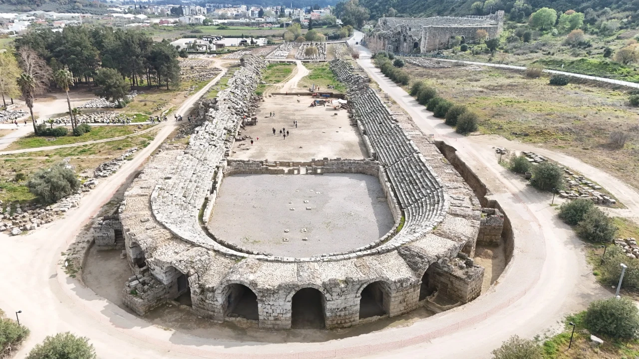 Şişecam 90. Yılında Tarihin Tozunu Aralıyor: Roma Cam Fırınlarına Büyük Destek!