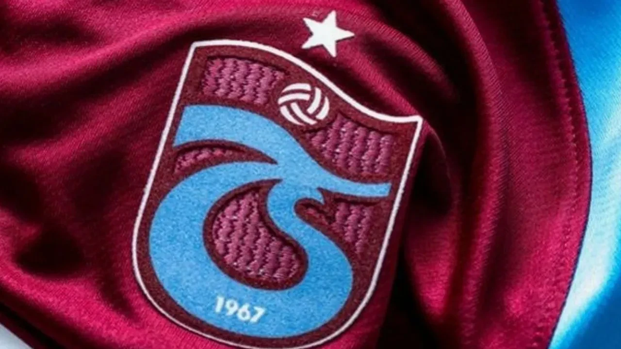 Trabzonsporlu eski futbolcu forma tasarımına tepki gösterdi: 'Cidden akıl tutulması'