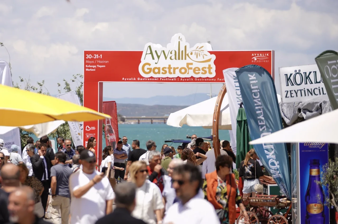 Ayvalık’ta lezzet patlaması: GastroFest ziyaretçileri mest etti!
