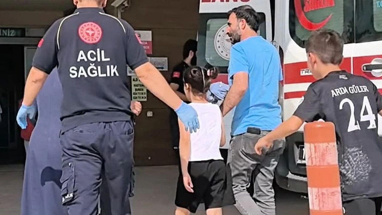 Kumbarasını Açarken Feci Kaza! 9 Yaşındaki Kızın Diline Bıçak Saplandı