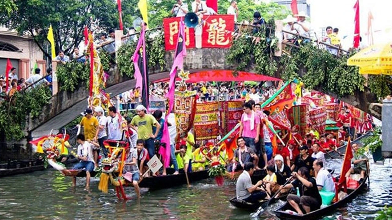 Çin’de tatil patlaması: 3 günde 653 milyon kişi seyahate çıktı!