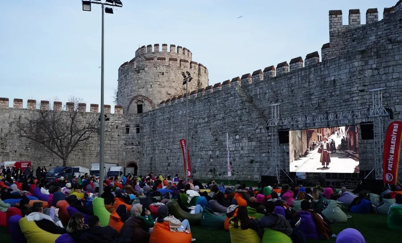 Açık havada sinema ve müzik keyfi Yedikule Hisarı’nda