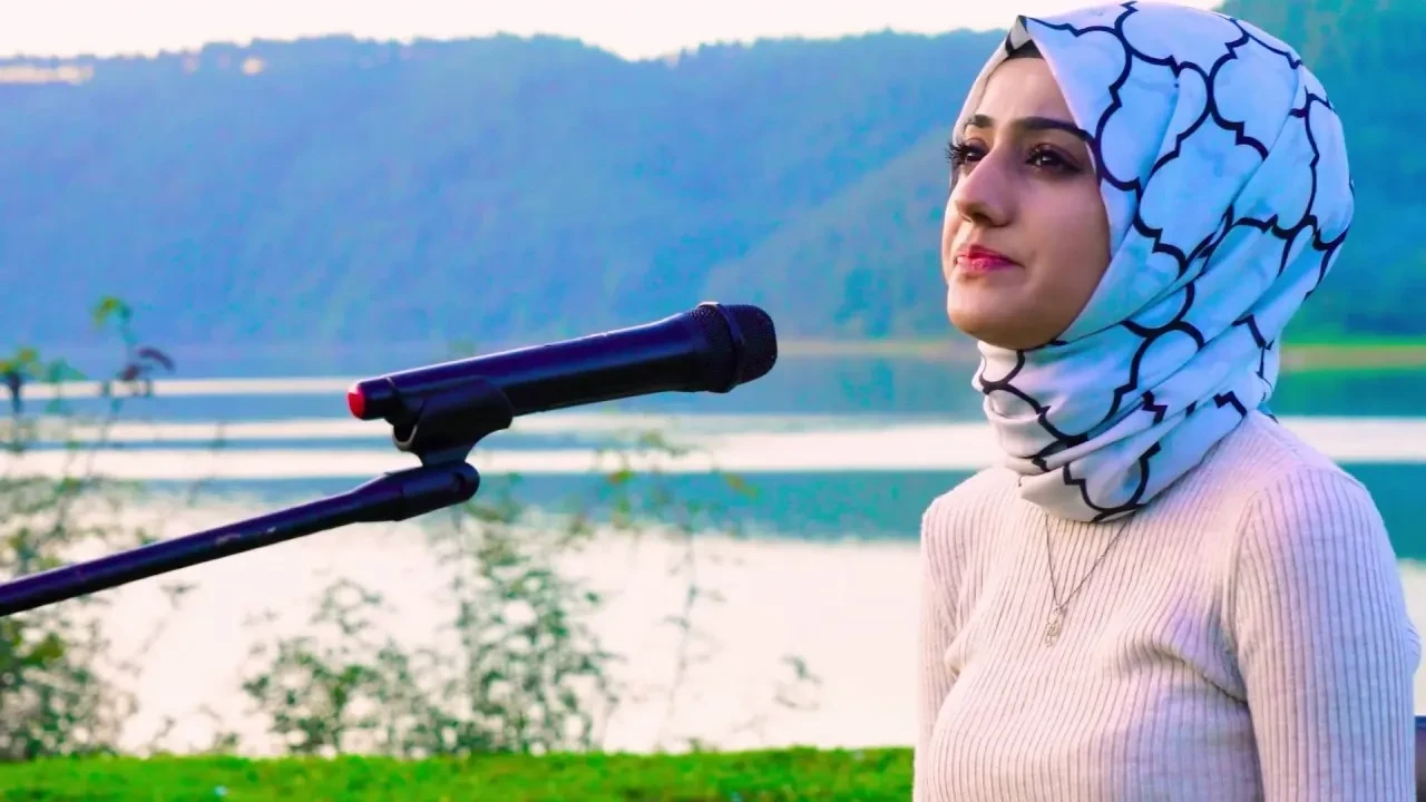 Türkan Hazal Kimdir? Türk Halk Müziğinin Genç ve Güçlü Sesi Üzerine Bir Portre