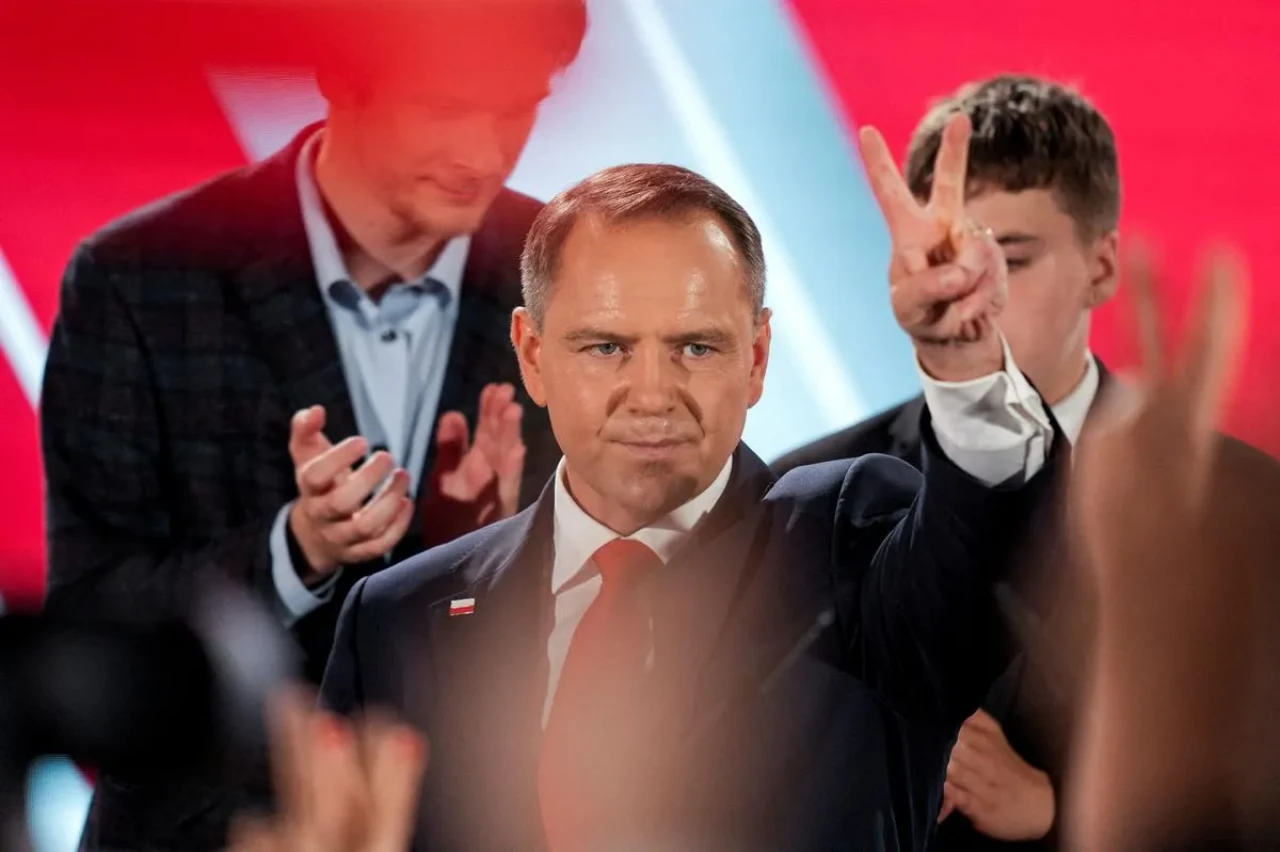 Polonya'nın yenİ Cumhurbaşkanı Muhafazakar Karol Nawrocki oldu