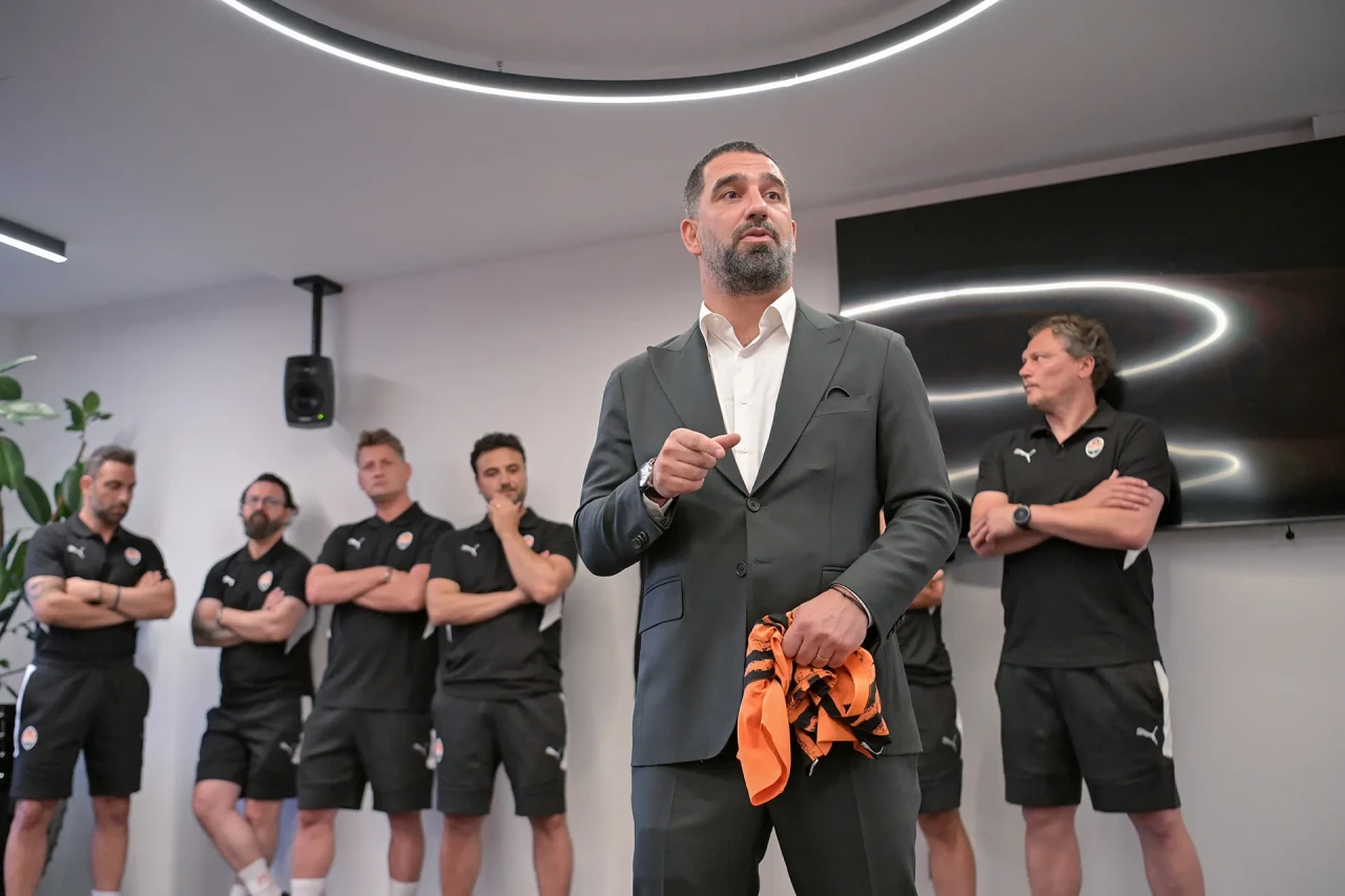 Arda Turan Yeni Takımıyla Sahada: Shakhtar Donetsk’te İlk Gün Heyecanı