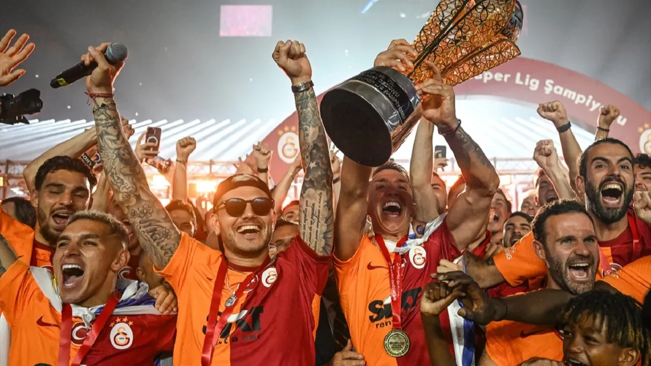 Galatasaray yıldız ismi İstanbul'a getiriyor!
