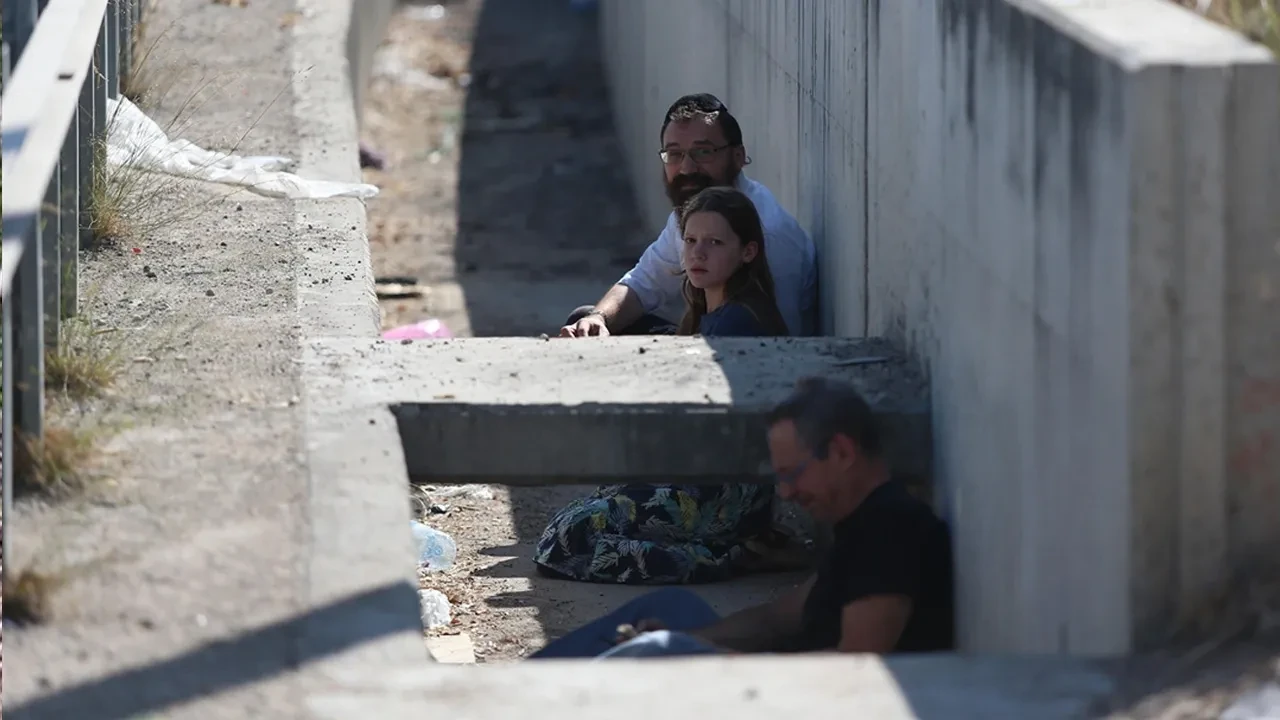 Füze saldırısı Tel Aviv’i vurdu! İsrail ordusu panik butonuna bastı