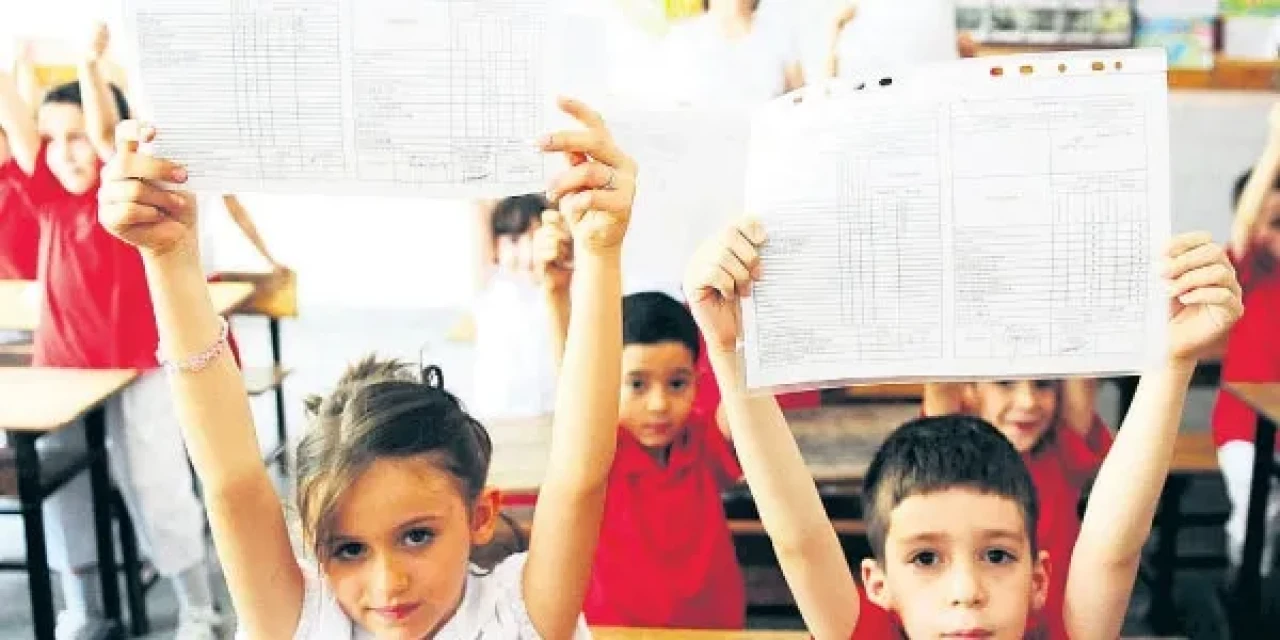 "Karne'ni göster, kitabını al" kampanyası 18.yılında çocukları kitapla buluşturuyor