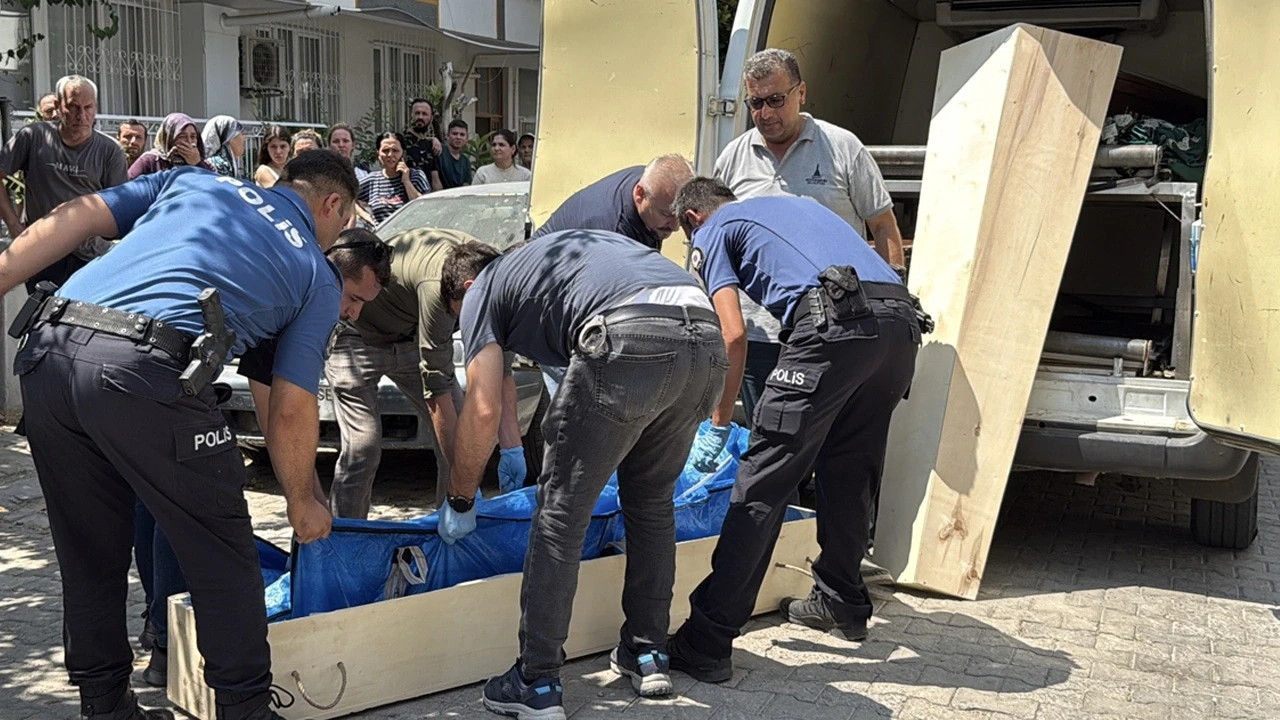 İzmir'de Aile İçi Şiddet Faciası: Yaşlı Adam Eşini Vurup İntihar Etti
