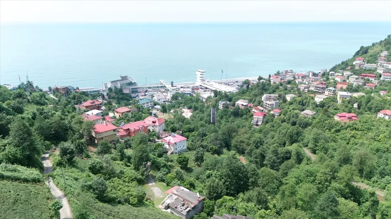 Aynı köydeler ama farklı ülkede yaşıyorlar! Köyün yarısı Türk vatandaşı