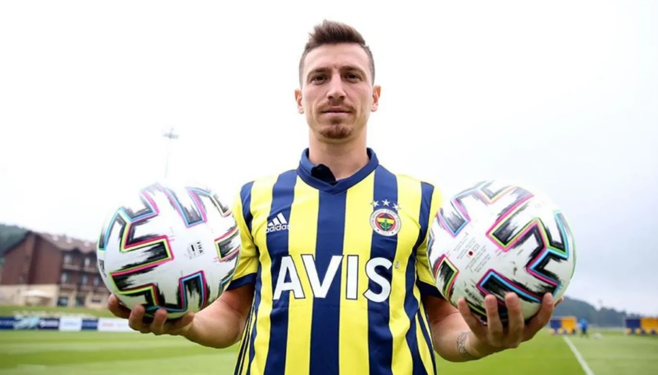 Mert Hakan Yandaş, Fenerbahçe’de kalma kararı aldı!